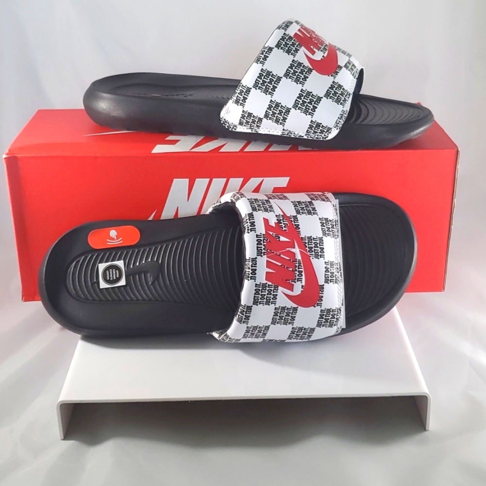 Nike men's Victori one slide